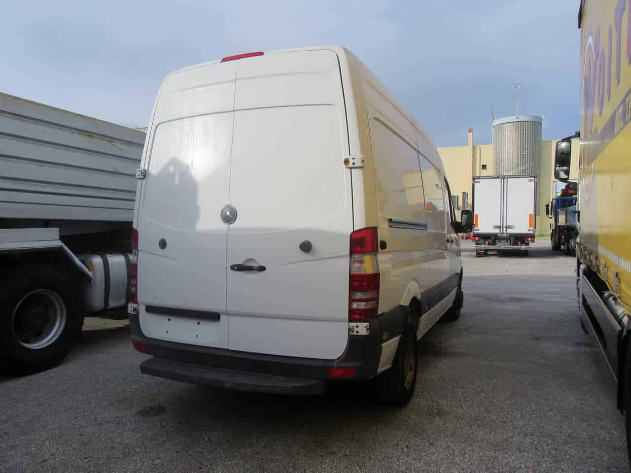 ΚΛΟΥΒΑ MERCEDES-BENZ 519 CDI ’11 EURO 5 – Βράκας Φορτηγά